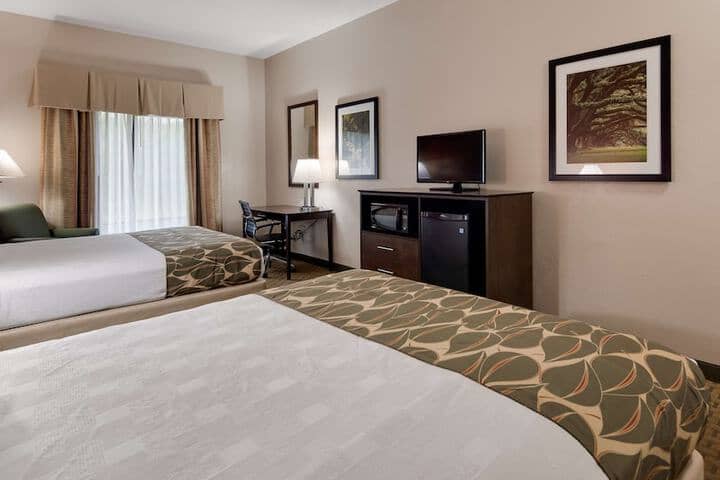 Room 4 of 25