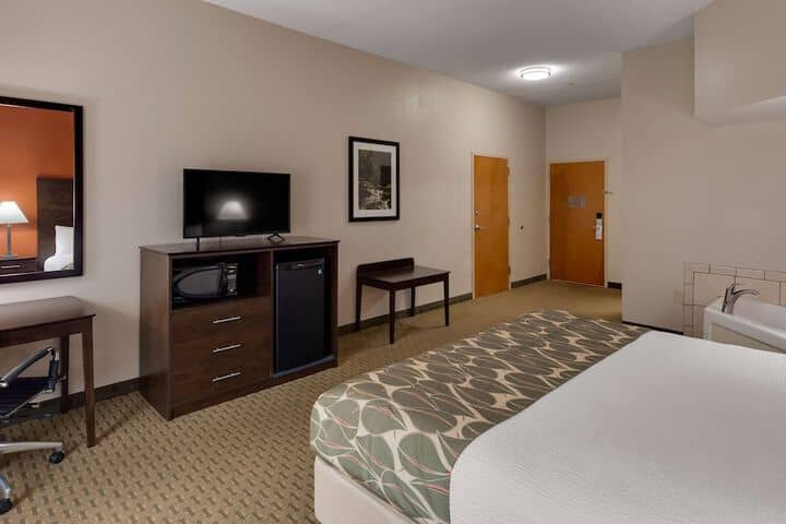 Room 6 of 25